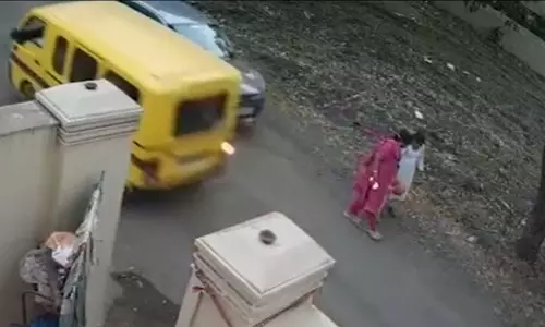 अस्पताल में पूर्व विधायक: बेकाबू कार ने मारी टक्कर, LIVE मंजर...