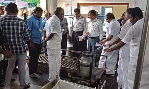 राष्ट्रीय दुग्ध दिवस: मंत्री ने किसानों की शिकायतें सुनी