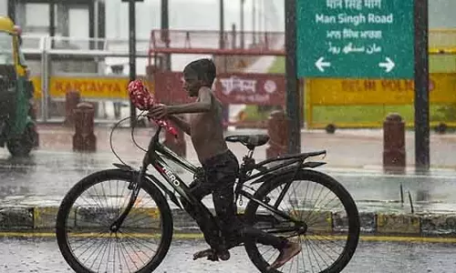 Tamil Nadu : अगले 3 घंटों तक 16 जिलों में बारिश Tamil Nadu : अगले 3 घंटों तक 16 जिलों में बारिश