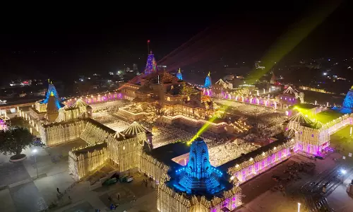 Ayodhya: श्रीराम मंदिर शिखर पर ध्वजारोहण का ऐतिहासिक पल Ayodhya: श्रीराम मंदिर शिखर पर ध्वजारोहण का ऐतिहासिक पल