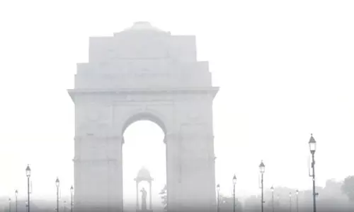 दिल्ली-एनसीआर में छाया कोहरा, हवा की गुणवत्ता बहुत खराब श्रेणी में पहुंची दिल्ली-एनसीआर में छाया कोहरा, हवा की गुणवत्ता बहुत खराब श्रेणी में पहुंची