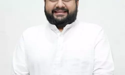 वडोदरा सांसद डॉ. हेमांग जोशी ने राहुल गांधी को भेजा एकता मार्च में शामिल होने का निमंत्रण वडोदरा सांसद डॉ. हेमांग जोशी ने राहुल गांधी को भेजा एकता मार्च में शामिल होने का निमंत्रण