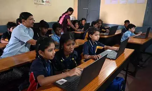 Karnataka : राज्य सरकार पहली क्लास से कंप्यूटर एजुकेशन शुरू करने जा रही है Karnataka : राज्य सरकार पहली क्लास से कंप्यूटर एजुकेशन शुरू करने जा रही है