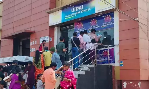 आधार में गलतियों की वजह से आवेदक परेशान, भुवनेश्वर में UIDAI सेंटर्स पर भीड़ बढ़ी आधार में गलतियों की वजह से आवेदक परेशान, भुवनेश्वर में UIDAI सेंटर्स पर भीड़ बढ़ी