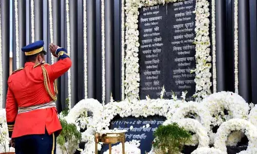 French के राजदूत ने 26/11 पीड़ितों को श्रद्धांजलि दी, आतंकवाद की कड़ी निंदा की