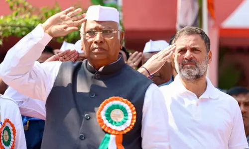 मल्लिकार्जुन खड़गे और राहुल गांधी ने देशवासियों को संविधान दिवस की दी शुभकामनाएं