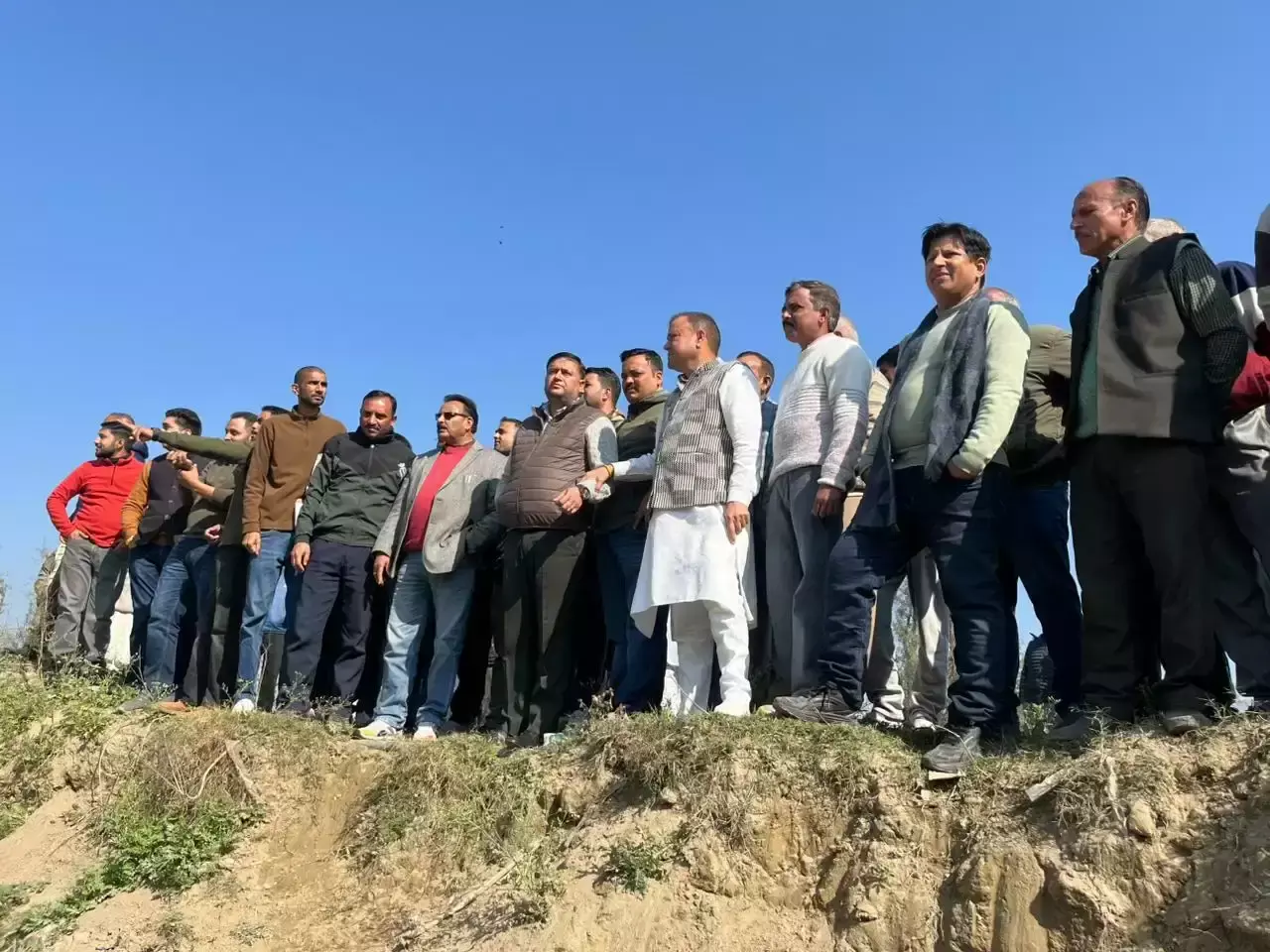 Mandi: कंसा खेल मैदान के बचाव में जुटे लोग, नेताओं ने जताया सहयोग Mandi: कंसा खेल मैदान के बचाव में जुटे लोग, नेताओं ने जताया सहयोग