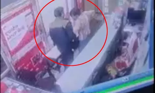 मोबाइल रिपेयरिंग दुकानदार पर चाकू से ताबड़तोड़ वार, ये बात पता चली!