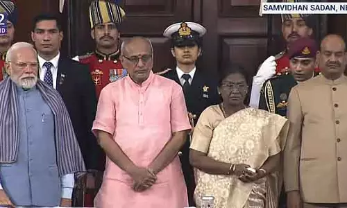 Delhi : राष्ट्रपति ने 9 भाषाओं में संविधान के संस्करण जारी किए Delhi : राष्ट्रपति ने 9 भाषाओं में संविधान के संस्करण जारी किए