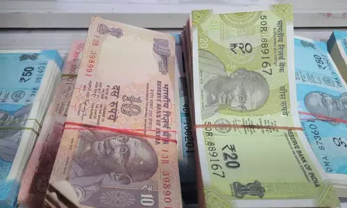 शादियों की भीड़ से Punjab में 10-20 रुपये के नोटों की कमी, नोटों के बंडल महंगे रेट पर बेचे गए शादियों की भीड़ से Punjab में 10-20 रुपये के नोटों की कमी, नोटों के बंडल महंगे रेट पर बेचे गए