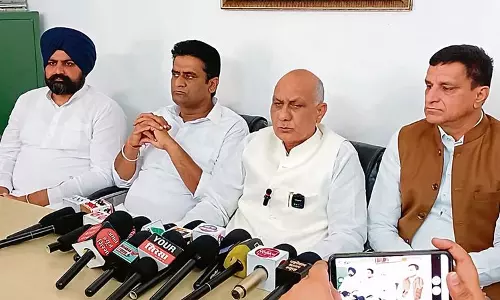 Haryana : इनेलो ने ट्रैक्टर शुल्क वृद्धि वापस लेने की मांग की Haryana : इनेलो ने ट्रैक्टर शुल्क वृद्धि वापस लेने की मांग की