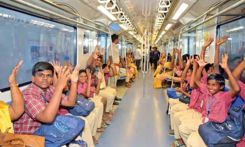 CHENNAI: सरकारी स्पेशल स्कूलों के स्टूडेंट्स को मेट्रो की सवारी कराई गई CHENNAI: सरकारी स्पेशल स्कूलों के स्टूडेंट्स को मेट्रो की सवारी कराई गई
