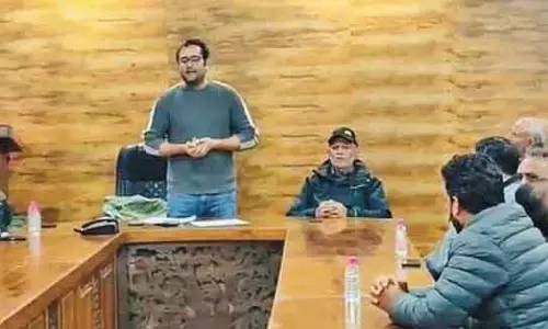 PDPs Zuhaib Yusuf Mir ने बीजेपी के बांटने वाले एजेंडे और एनसी की चुप्पी आलोचना की PDPs Zuhaib Yusuf Mir ने बीजेपी के बांटने वाले एजेंडे और एनसी की चुप्पी आलोचना की