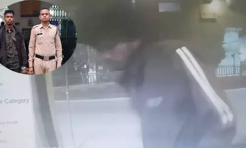 रायपुर में ATM तोड़ने की कोशिश नाकाम, पुलिस की तत्परता से आरोपी गिरफ्तार रायपुर में ATM तोड़ने की कोशिश नाकाम, पुलिस की तत्परता से आरोपी गिरफ्तार