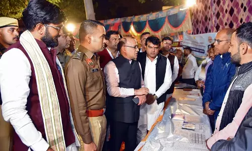 DC भारती एसपी ने शिकायतें सुनने के लिए गांव में रात बिताई DC भारती एसपी ने शिकायतें सुनने के लिए गांव में रात बिताई