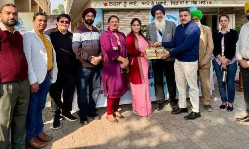 Jalandhar: जिला भाषा कार्यालय ने पंजाबी महीने के उपलक्ष्य में पुस्तक दान अभियान का आयोजन किया