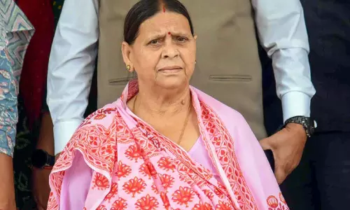 IRCTC स्कैम मामले में राबड़ी देवी की याचिका पर अदालत ने CBI से स्पष्टीकरण मांगा IRCTC स्कैम मामले में राबड़ी देवी की याचिका पर अदालत ने CBI से स्पष्टीकरण मांगा