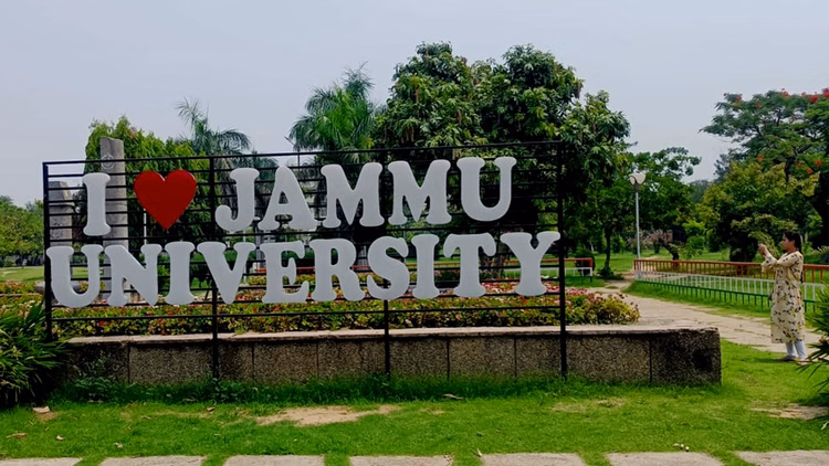 Jammu: केंद्रीय विश्वविद्यालय जम्मू में अंतरराष्ट्रीय वैज्ञानिक ने पर्यावरण मुद्दों पर प्रकाश डाला Jammu: केंद्रीय विश्वविद्यालय जम्मू में अंतरराष्ट्रीय वैज्ञानिक ने पर्यावरण मुद्दों पर प्रकाश डाला
