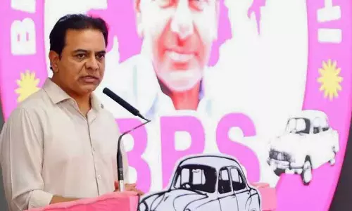 BC आरक्षण में असमानता, KTR ने कांग्रेस के दावों और वादों पर सवाल उठाए BC आरक्षण में असमानता, KTR ने कांग्रेस के दावों और वादों पर सवाल उठाए