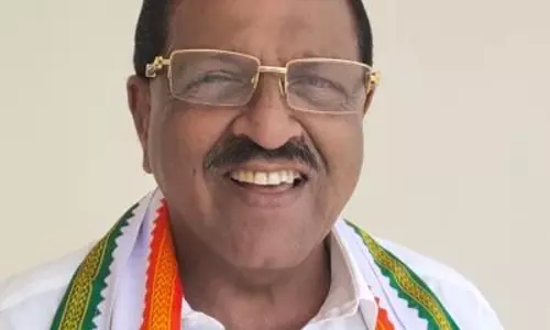 शशि थरूर को दोहरा खेल खेलना बंद करना चाहिए: कांग्रेस सांसद उन्नीथन शशि थरूर को दोहरा खेल खेलना बंद करना चाहिए: कांग्रेस सांसद उन्नीथन