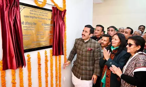 विकास पार्टी लाइन पर नहीं होना चाहिए: Vikramaditya