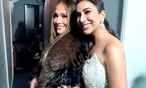 सोफी चौधरी ने उदयपुर में एक अरबपति की शादी में अपनी आइडल Jennifer Lopez से मुलाकात की