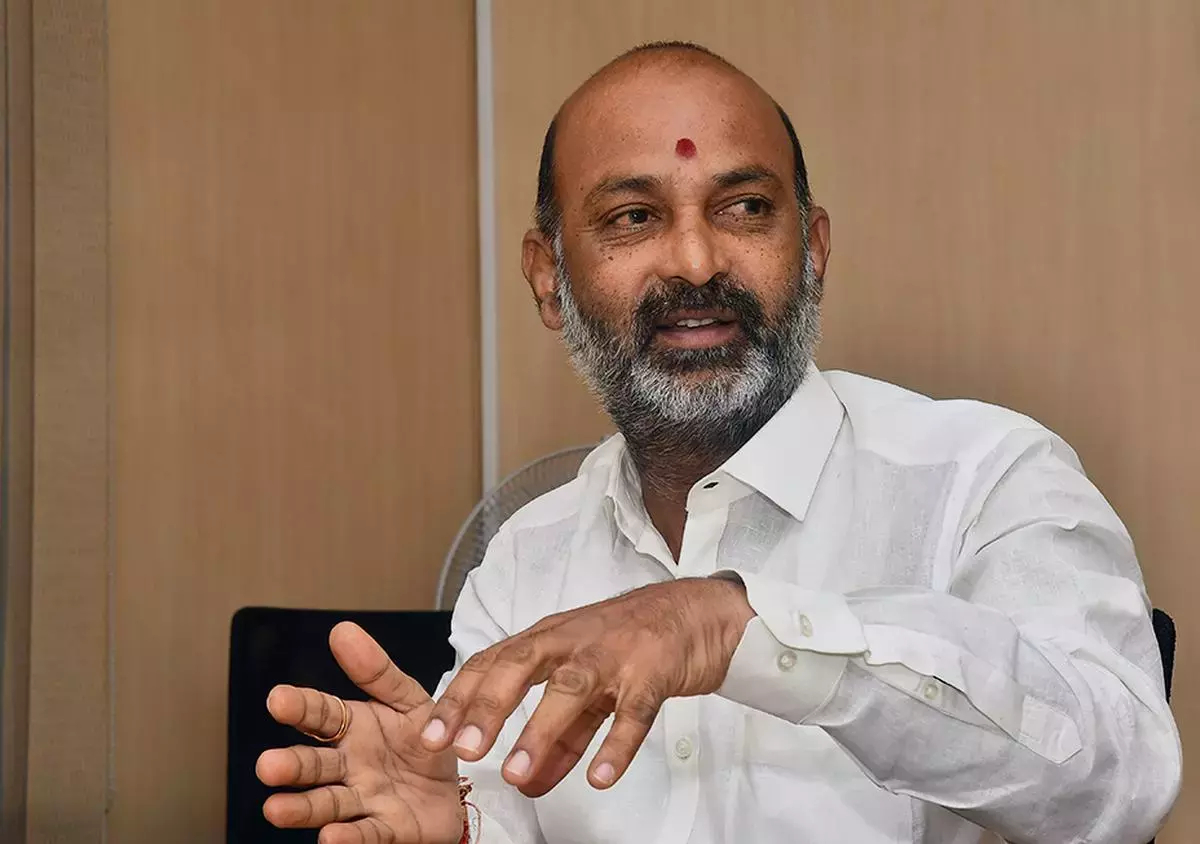 बंदी संजय ने BJP की जीत पर 10 लाख रुपये की इनामी राशि देने की घोषणा की बंदी संजय ने BJP की जीत पर 10 लाख रुपये की इनामी राशि देने की घोषणा की