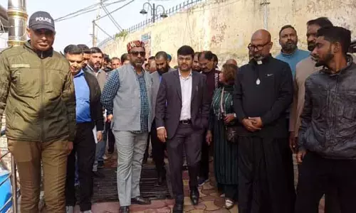 JMC कमिश्नर ने चर्चों का दौरा किया, नागरिकों की शिकायतों पर कार्रवाई का वादा किया JMC कमिश्नर ने चर्चों का दौरा किया, नागरिकों की शिकायतों पर कार्रवाई का वादा किया