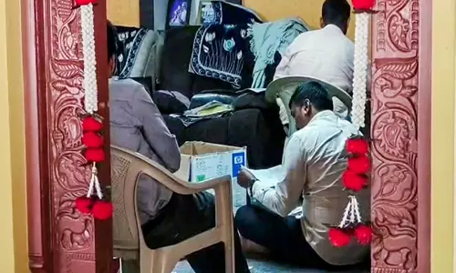 कर्नाटक लोकायुक्त ने आय से अधिक संपत्ति पर 47 छापे मारे कर्नाटक लोकायुक्त ने आय से अधिक संपत्ति पर 47 छापे मारे