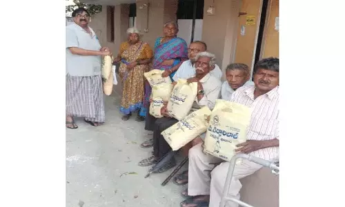 दिव्यांगों को कंबल बांटे गए दिव्यांगों को कंबल बांटे गए
