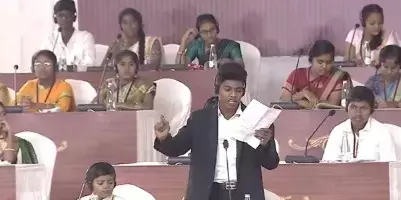 अमरावती में स्टूडेंट्स ने मॉक असेंबली की नायडू, लोकेश शामिल हुए अमरावती में स्टूडेंट्स ने मॉक असेंबली की नायडू, लोकेश शामिल हुए