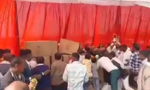 OMG! सामूहिक विवाह सम्मेलन के दौरान ऐसा नजारा सामने आया...लोग हैरान