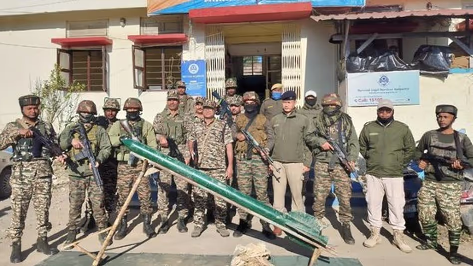 Manipur पुलिस ने हथियारों की बड़ी कार्रवाई में 40 किलो विस्फोटक रॉकेट बरामद किया