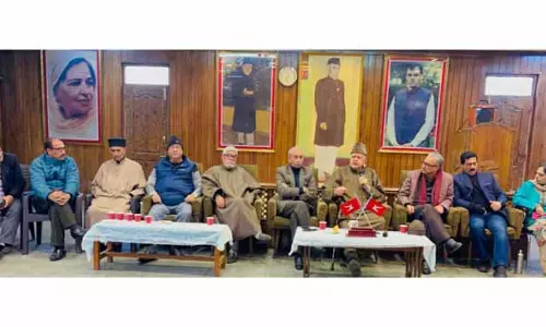 Dr. Farooq Abdullah ने पार्टी गतिविधियों की समीक्षा की Dr. Farooq Abdullah ने पार्टी गतिविधियों की समीक्षा की