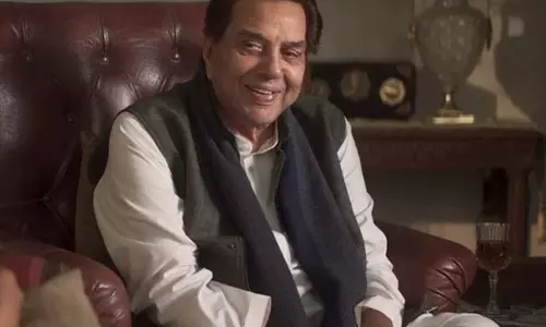 श्रीराम राघवन ने कहा, धर्मेंद्र ने Ikkis में शानदार काम किया है।