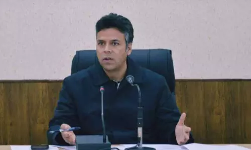 DC Budgam ने प्रमुख विकास परियोजनाओं की प्रगति की समीक्षा की