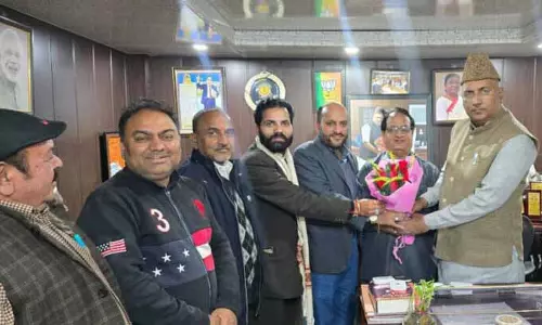 Khatana ने बिगड़ते संकट से निपटने में नाकाम रहने के लिए उमर सरकार की आलोचना की Khatana ने बिगड़ते संकट से निपटने में नाकाम रहने के लिए उमर सरकार की आलोचना की