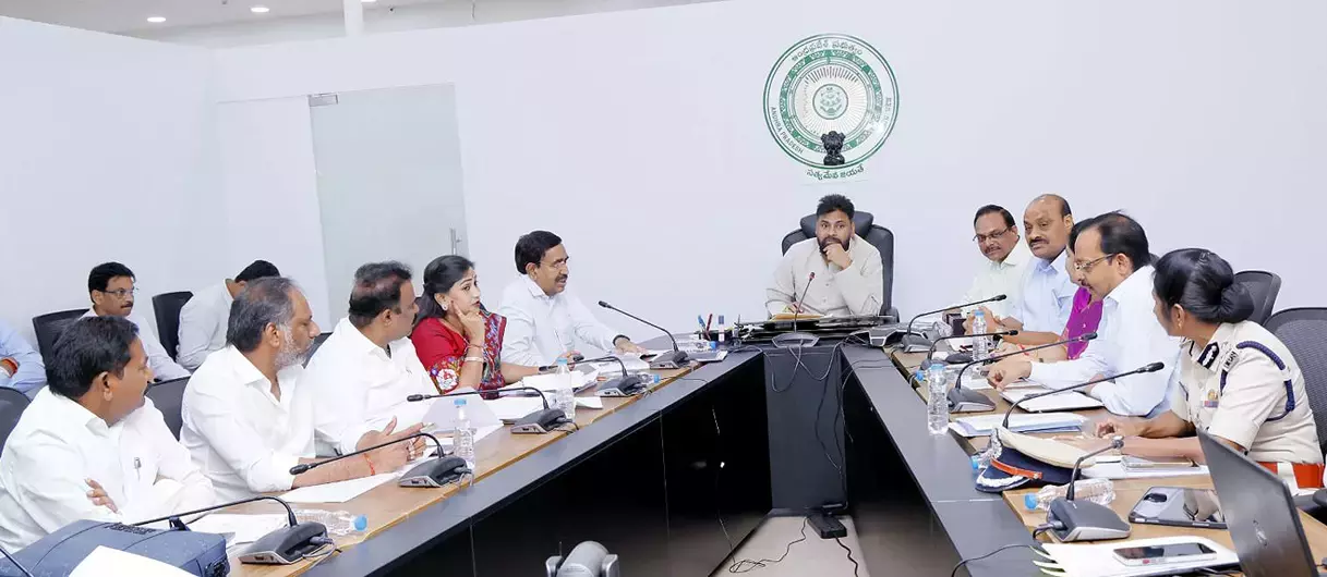 Andhra Pradesh : पवन ने ग्राम सचिवालयों की पूरी समीक्षा के आदेश दिए Andhra Pradesh : पवन ने ग्राम सचिवालयों की पूरी समीक्षा के आदेश दिए