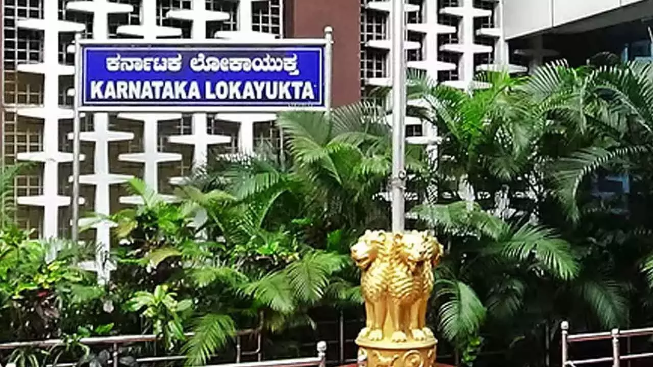 लोकायुक्त अधिकारियों ने DA मामले में 10 सरकारी अधिकारियों के यहां छापा मारा