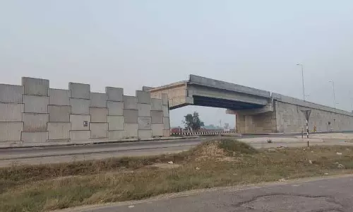 Amritsar: शहर से कनेक्टिविटी खत्म होने के डर से गांववालों ने हाईवे अंडरपास की मांग की Amritsar: शहर से कनेक्टिविटी खत्म होने के डर से गांववालों ने हाईवे अंडरपास की मांग की