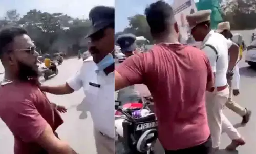 ट्रैफिक पुलिस से विवाद, हैदराबाद में व्यक्ति पर FIR ट्रैफिक पुलिस से विवाद, हैदराबाद में व्यक्ति पर FIR