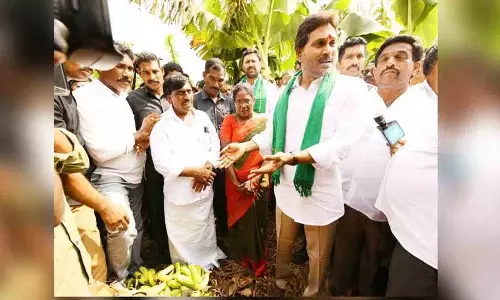 चंद्रबाबू नायडू को किसानों की शिकायतों का सामना करना ही होगा: YS Jagan चंद्रबाबू नायडू को किसानों की शिकायतों का सामना करना ही होगा: YS Jagan