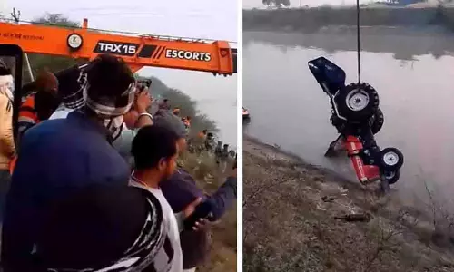 ट्रैक्टर ट्रॉली चंबल नहर में गिरी, ड्राइवर का शव 5 दिन बाद बरामद ट्रैक्टर ट्रॉली चंबल नहर में गिरी, ड्राइवर का शव 5 दिन बाद बरामद