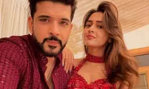 Tejasswi Prakash और करण कुंद्रा बिग बॉस के बाद लाफ्टर शेफ्स शो में साथ Tejasswi Prakash और करण कुंद्रा बिग बॉस के बाद लाफ्टर शेफ्स शो में साथ