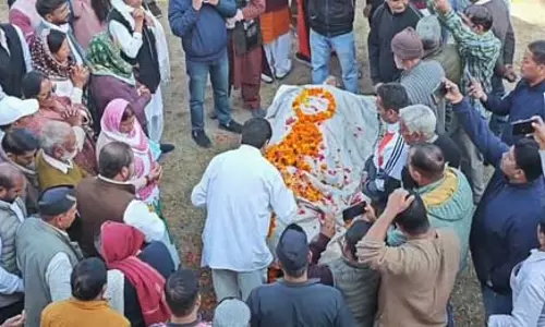 आंदोलन के योद्धा दिवाकर भट्ट पंचतत्व में विलीन, हरिद्वार में नम आंखों से दी गई अंतिम विदाई