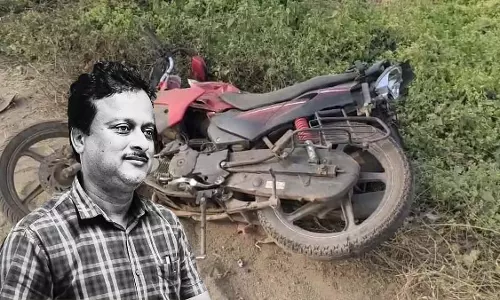 घर जाते समय दर्दनाक हादसा, लॉरी के पहिए ने headmaster को कुचला घर जाते समय दर्दनाक हादसा, लॉरी के पहिए ने headmaster को कुचला