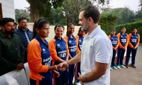 राहुल गांधी ने ब्लाइंड महिला WC जीतने वाली टीम से मुलाकात की