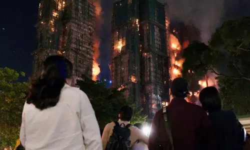 Hong Kong में हाउसिंग हादसे में 13 की मौत: कैसे मचान में लगी आग जानलेवा बन गई