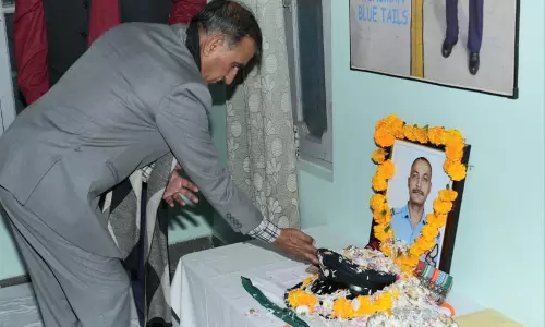 हिमाचल के CM सुखू ने विंग कमांडर नमांश स्याल के निधन पर शोक व्यक्त किया, पुष्पांजलि अर्पित की हिमाचल के CM सुखू ने विंग कमांडर नमांश स्याल के निधन पर शोक व्यक्त किया, पुष्पांजलि अर्पित की