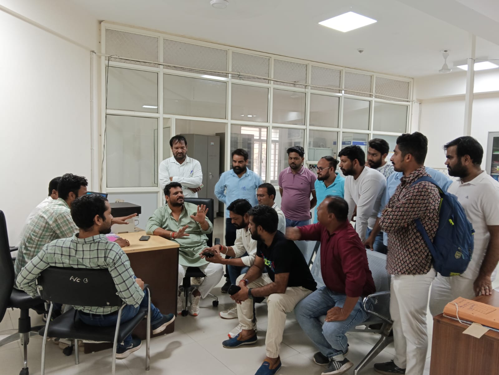 MG Hospital में बढ़ रही नर्सेज की कमी, नर्सिंग कर्मी करेंगे इंजेक्शन डाउन हड़ताल